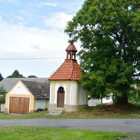 Frantiskova Farma Tatil Evi Novy Knin